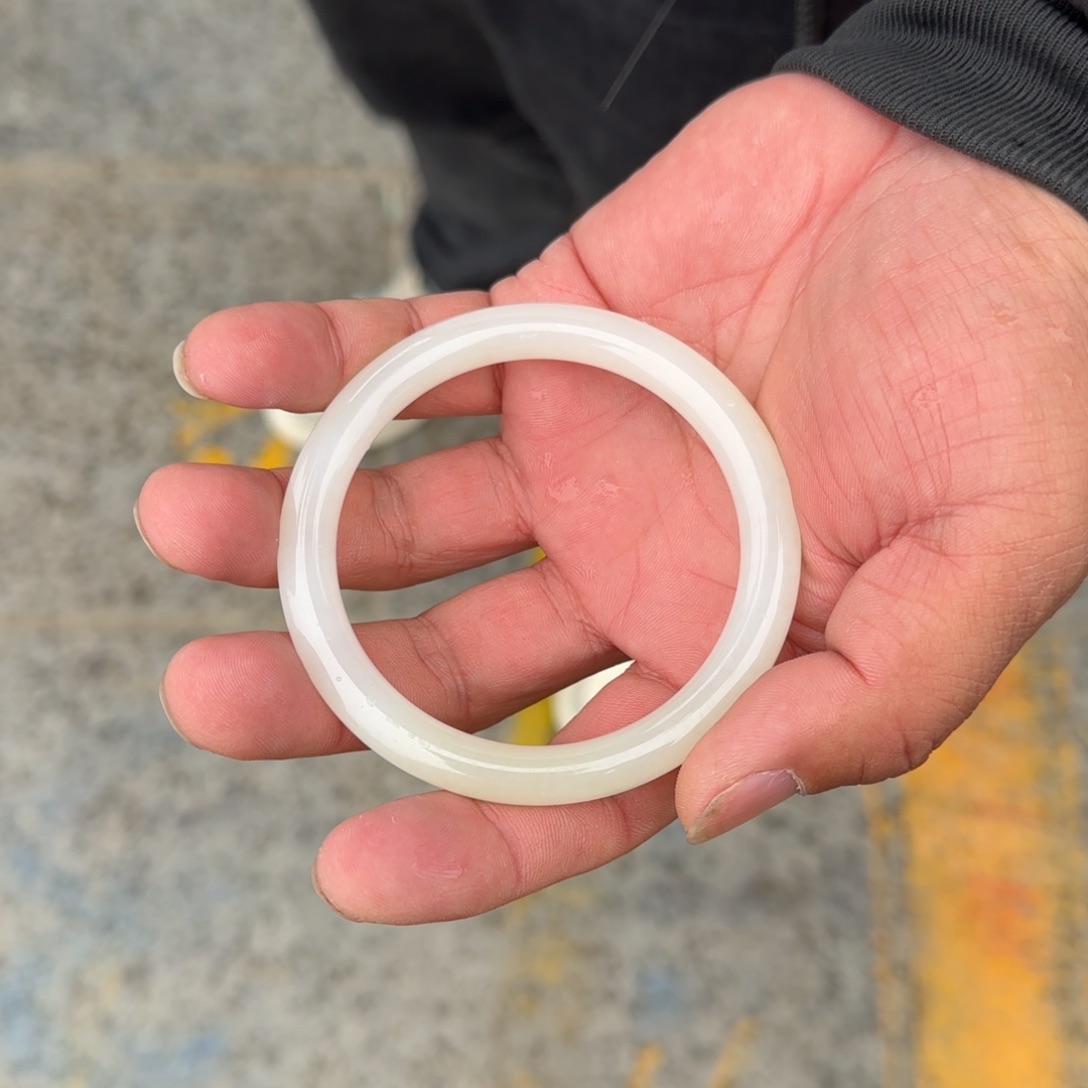 和田玉未镶嵌手镯