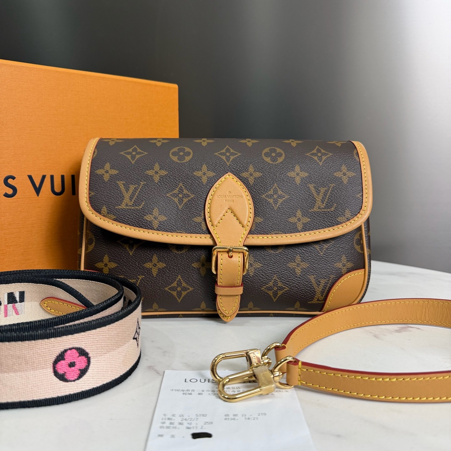 95新 LouisVuitton/路易威登 芯片款黑边肩带单肩斜挎18841016