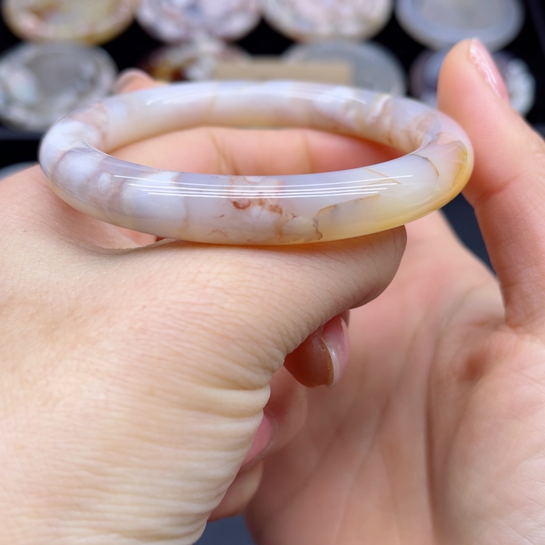 玛瑙/玉髓手镯未镶嵌58