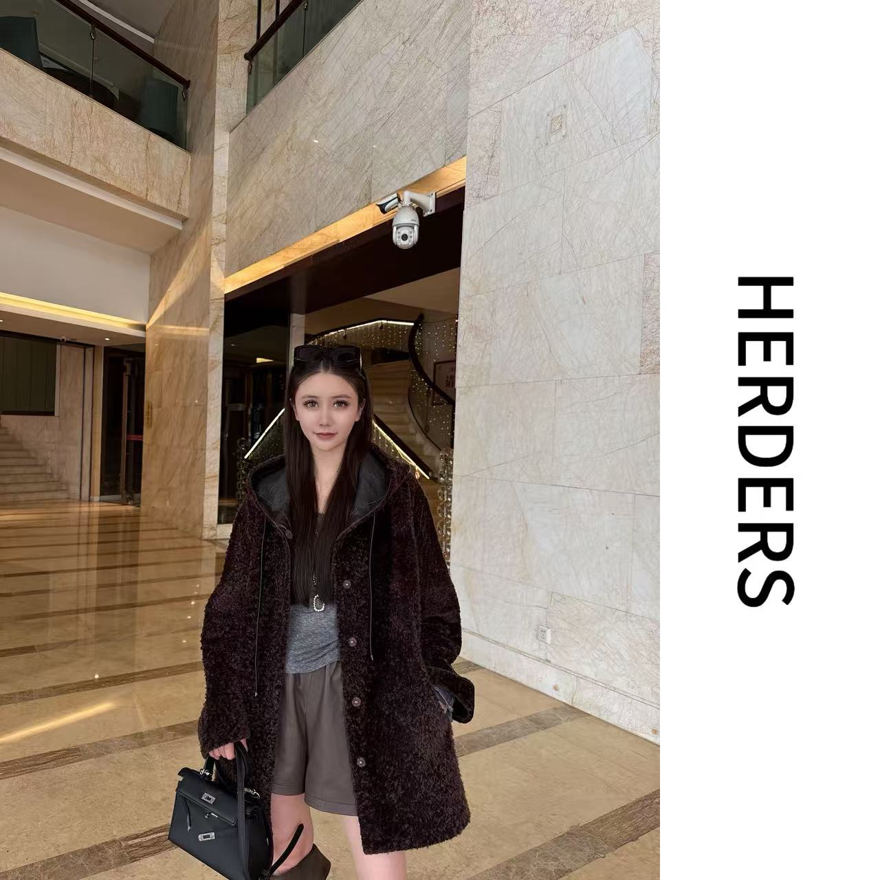 HERDERS 中长款连帽纽扣款皮毛一体外套 50938