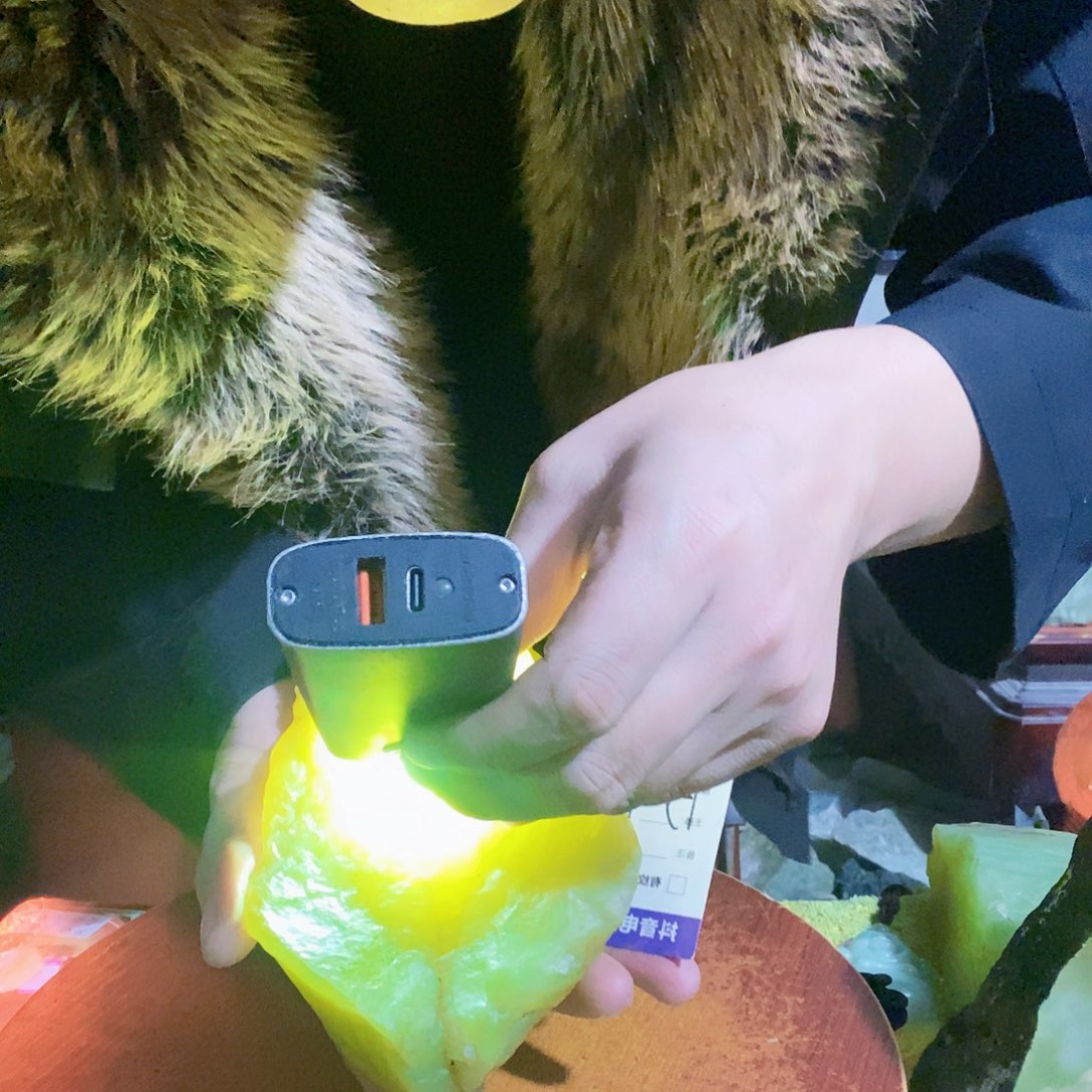 蛇纹石玉未镶嵌珠宝奇石