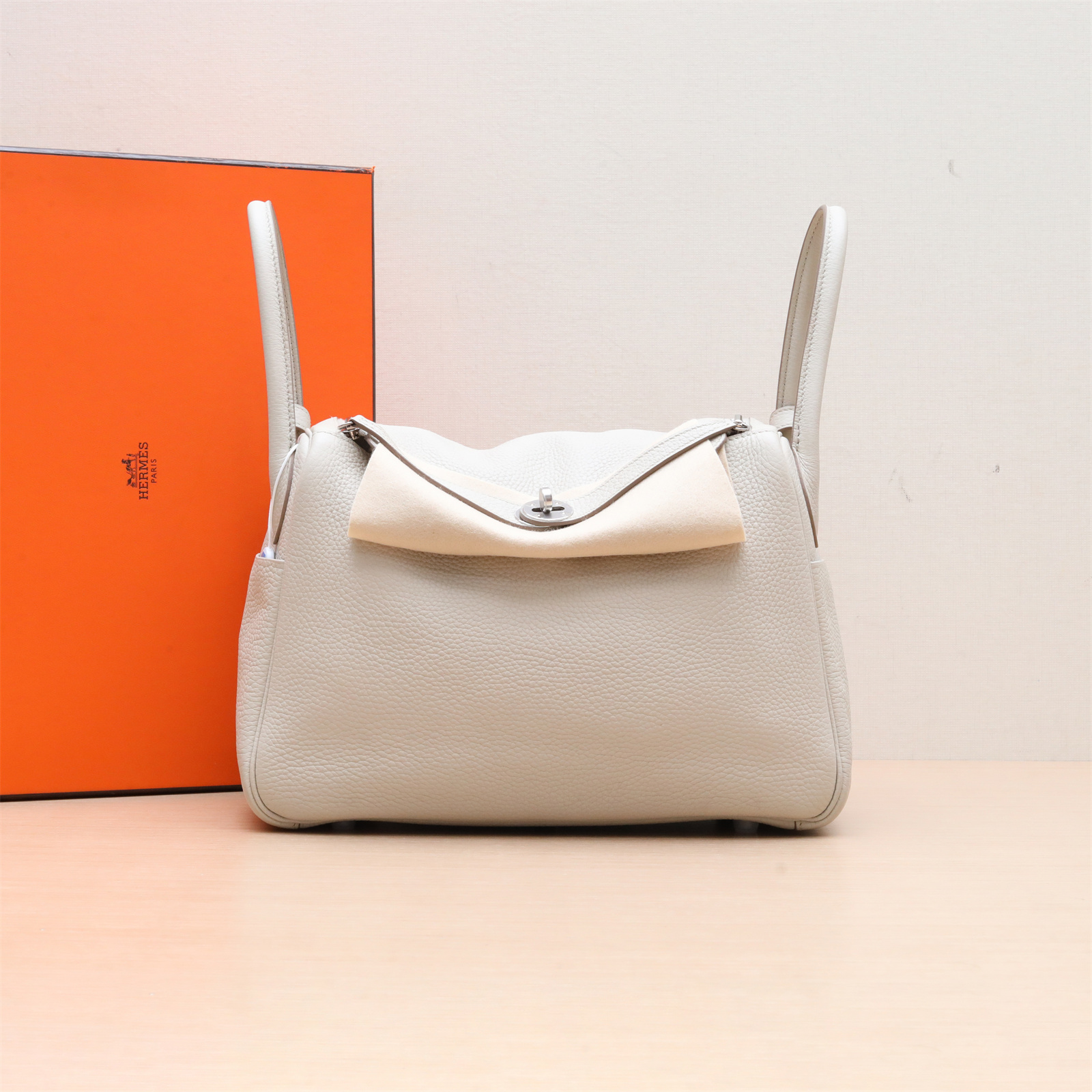 95新 Hermes/爱马仕 小花姑姑 082822Lindy 30 冰川白 D刻 银扣包