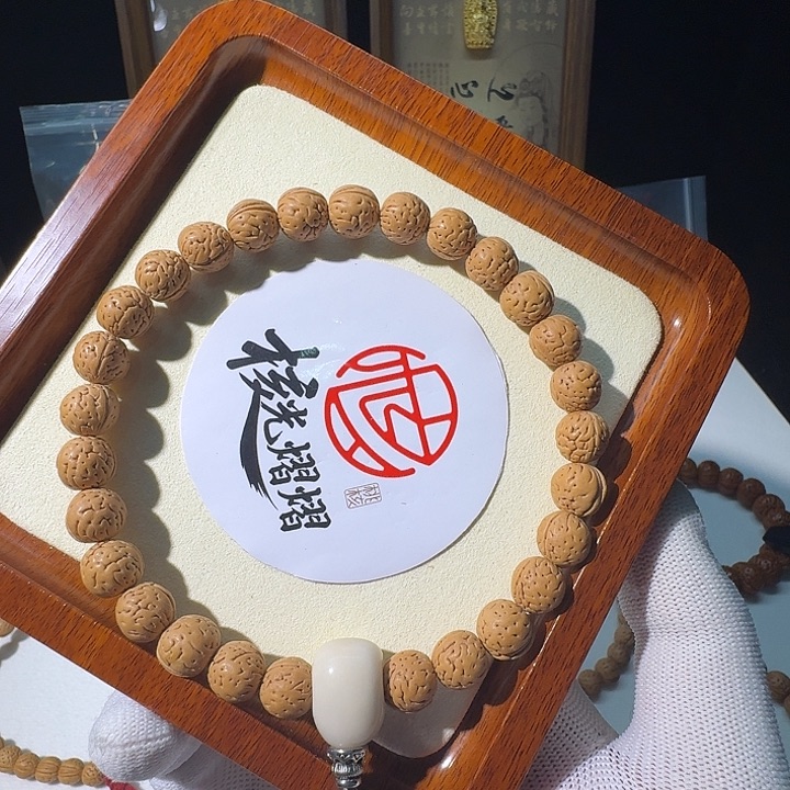 闫***队桃核吊坠野生小黄桃一根汀