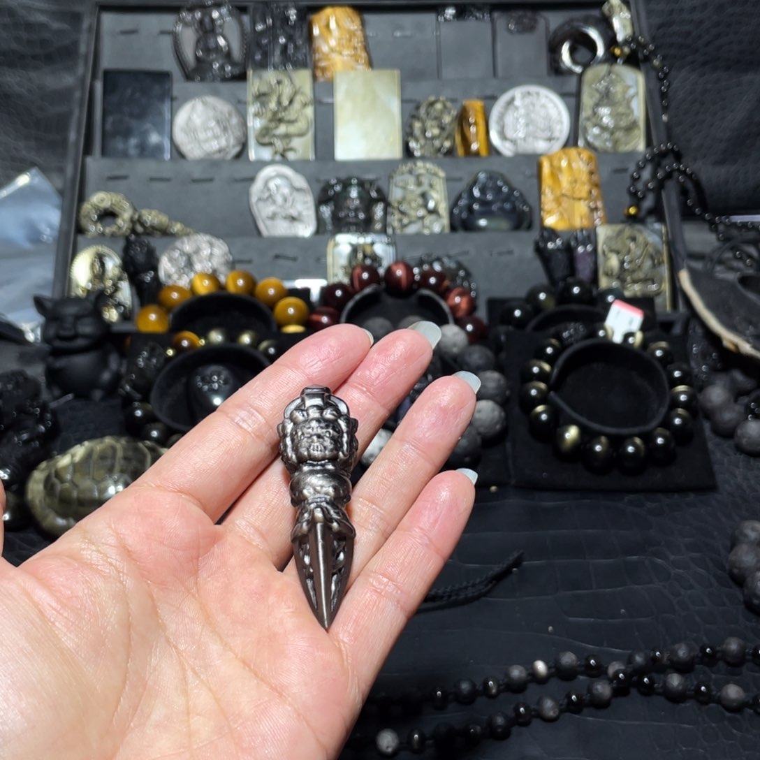 黑曜岩颈饰未镶嵌哆**梦