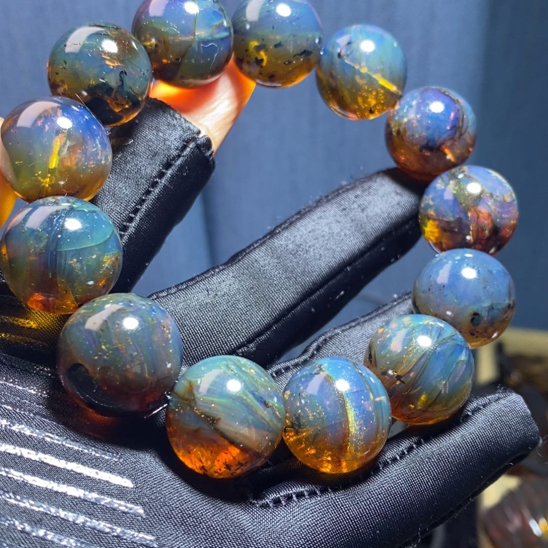 琥珀未镶嵌裸石……