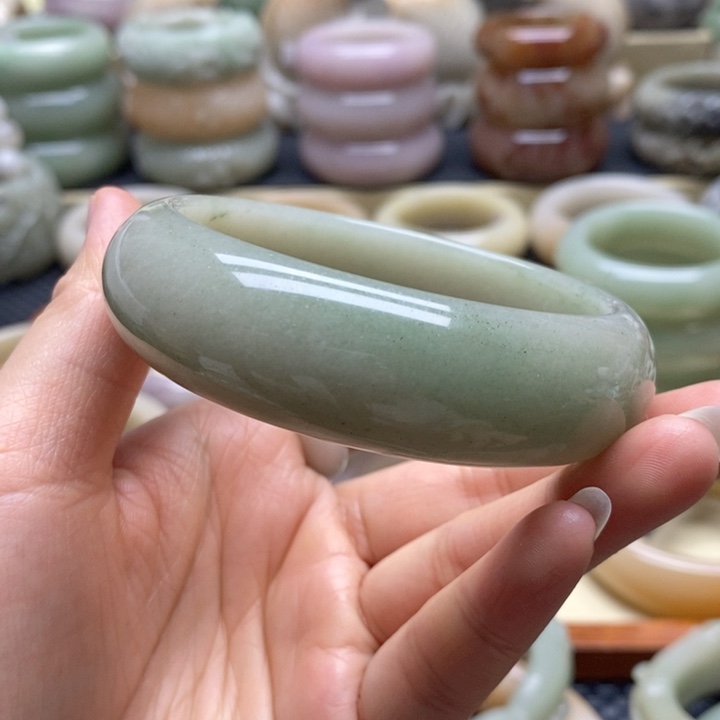 石英岩玉手镯未镶嵌