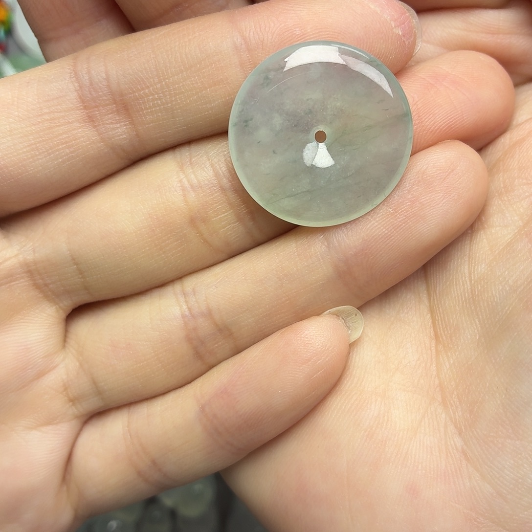 翡翠未镶嵌颈饰飘花扣