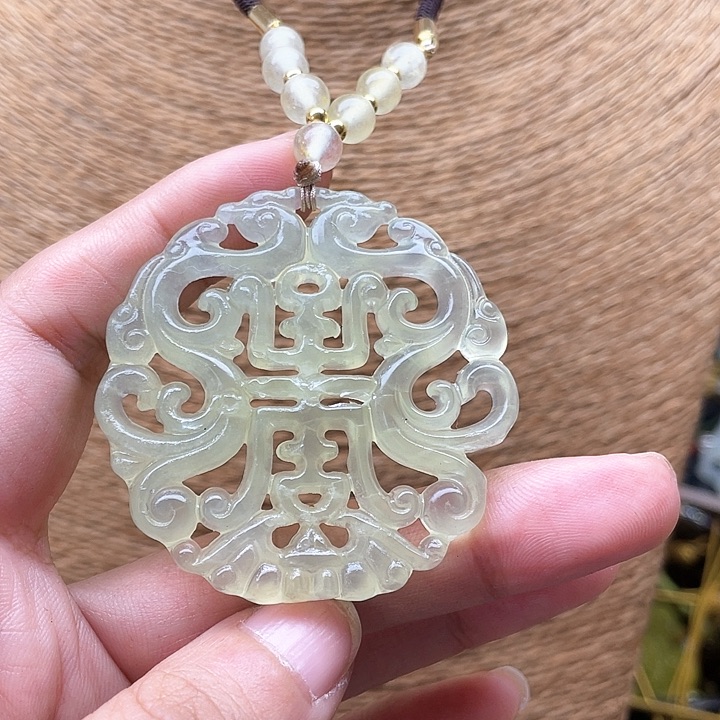 蛇纹石玉未镶嵌吊坠