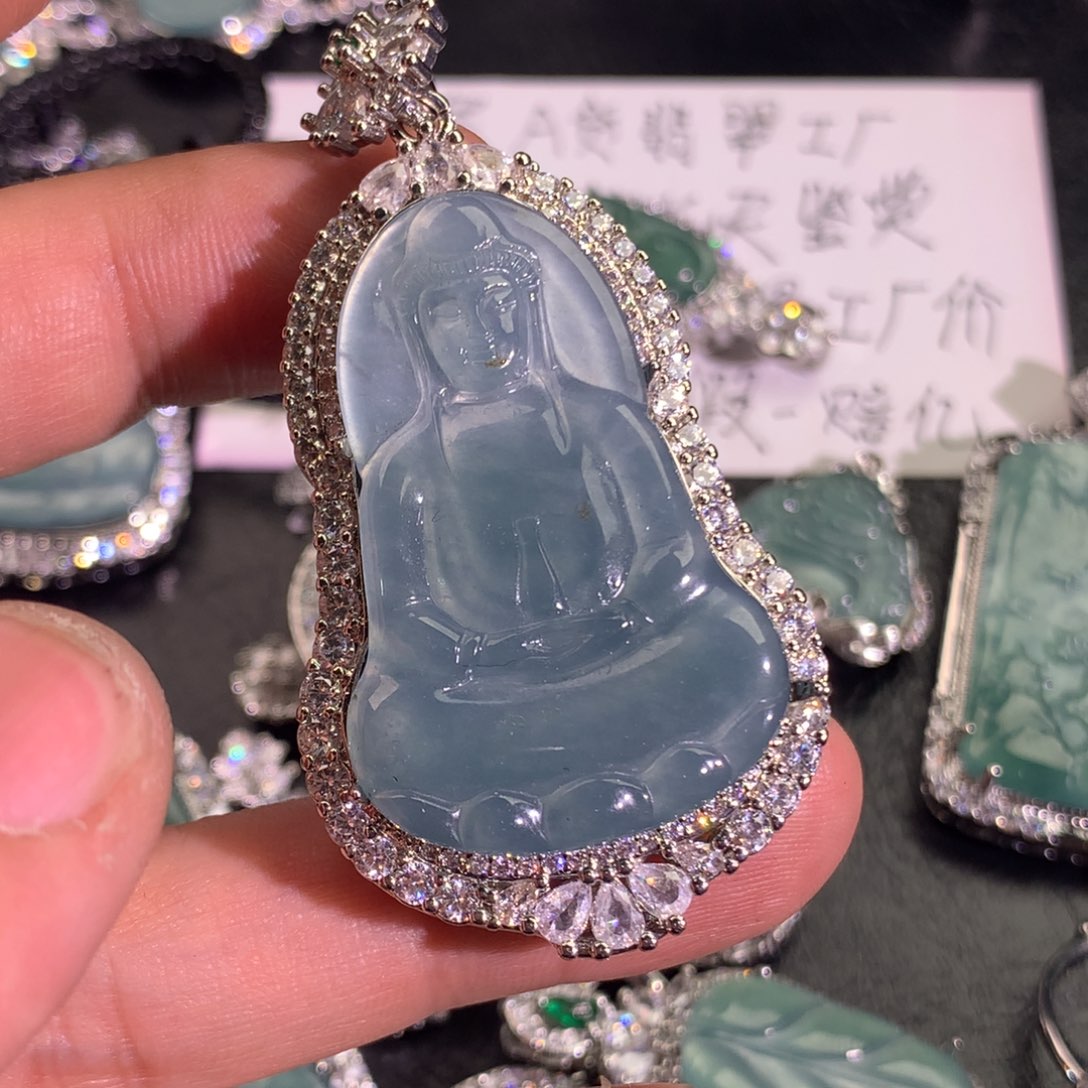 翡翠颈饰未镶嵌素衣