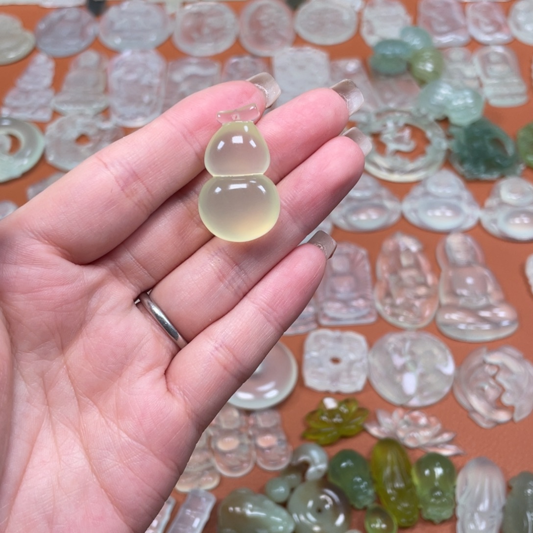 ****艺蛇纹石玉未镶嵌颈饰