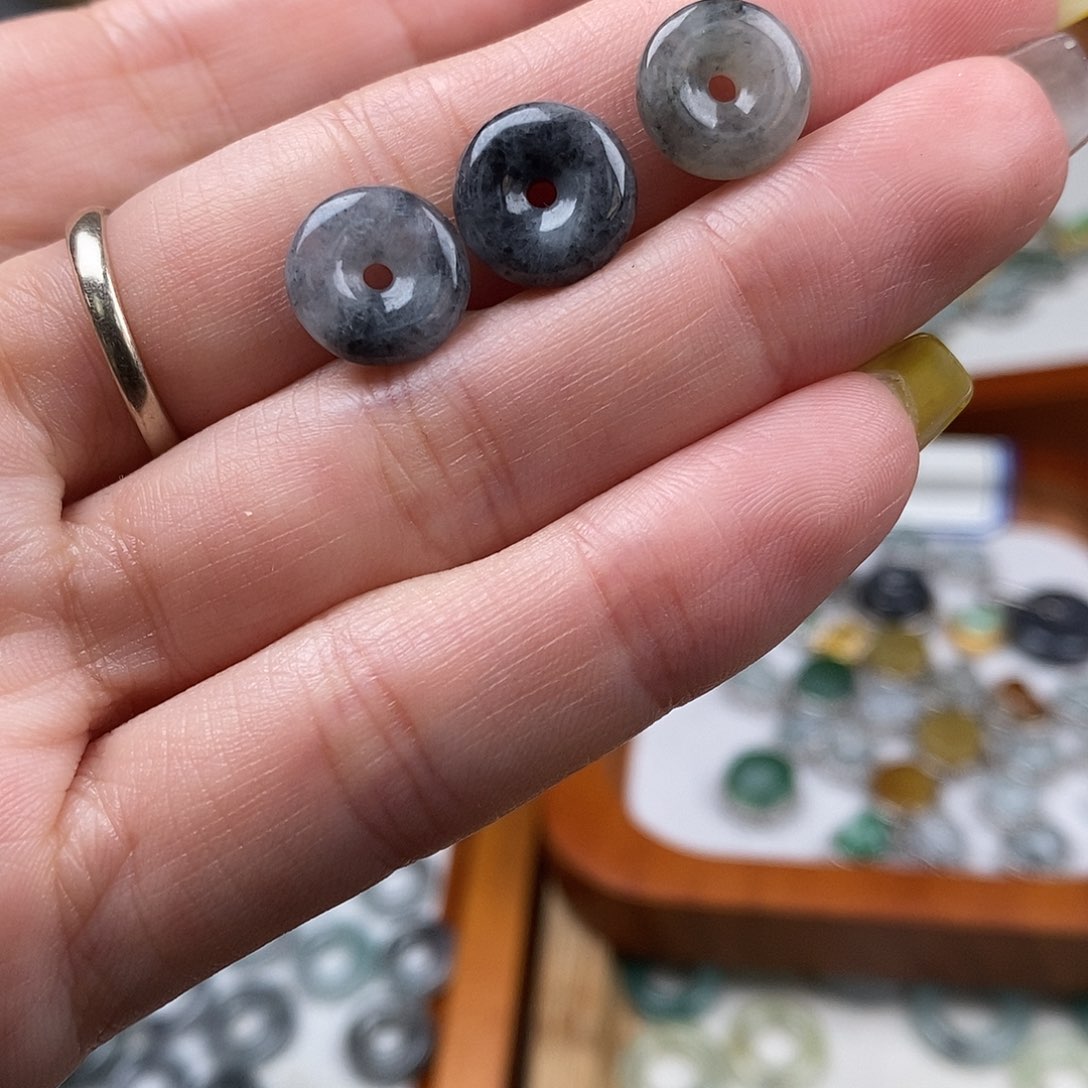 翡翠颈饰未镶嵌乌鸡扣子福利