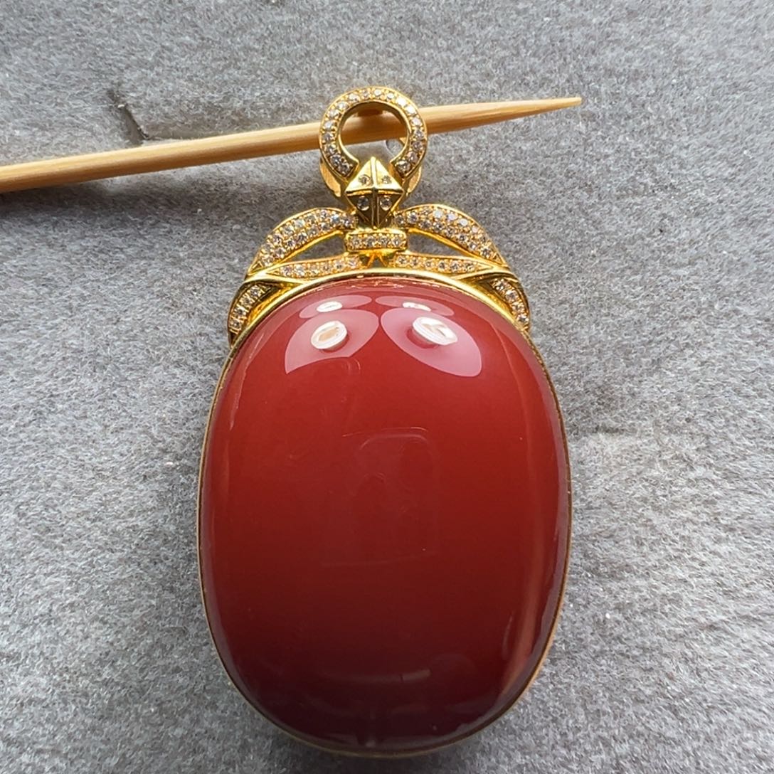 南红玛瑙18K金镶嵌吊坠