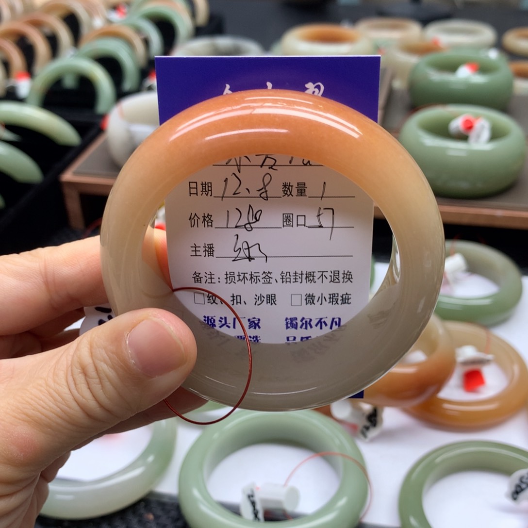 未镶嵌手镯石英质玉小**人