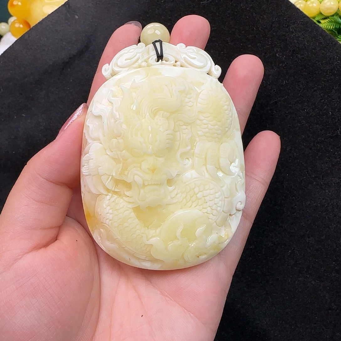 蜜蜡未镶嵌珠宝奇石