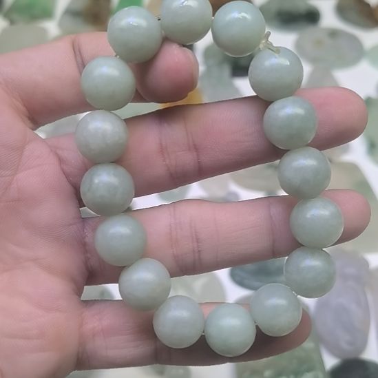 定制翡翠未镶嵌手串