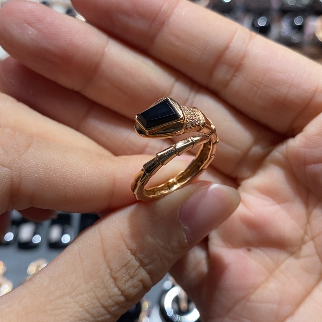 18K金镶嵌戒指翡翠墨翠