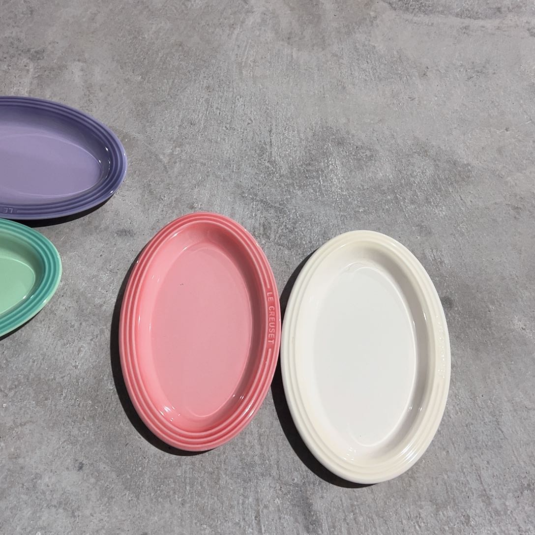 陶瓷 椭圆浅盘 深粉 奶白色