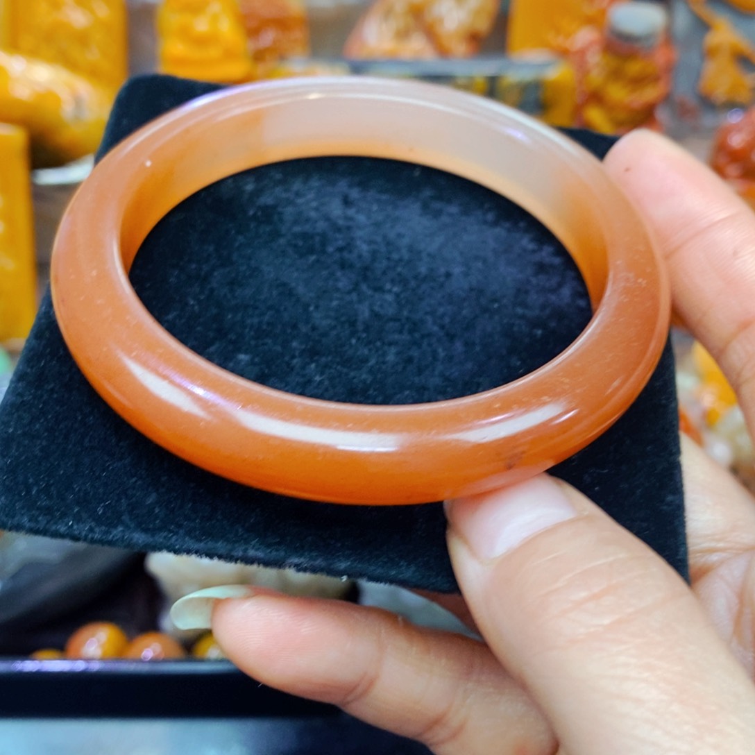 未镶嵌石英质玉（黄龙玉）颈饰