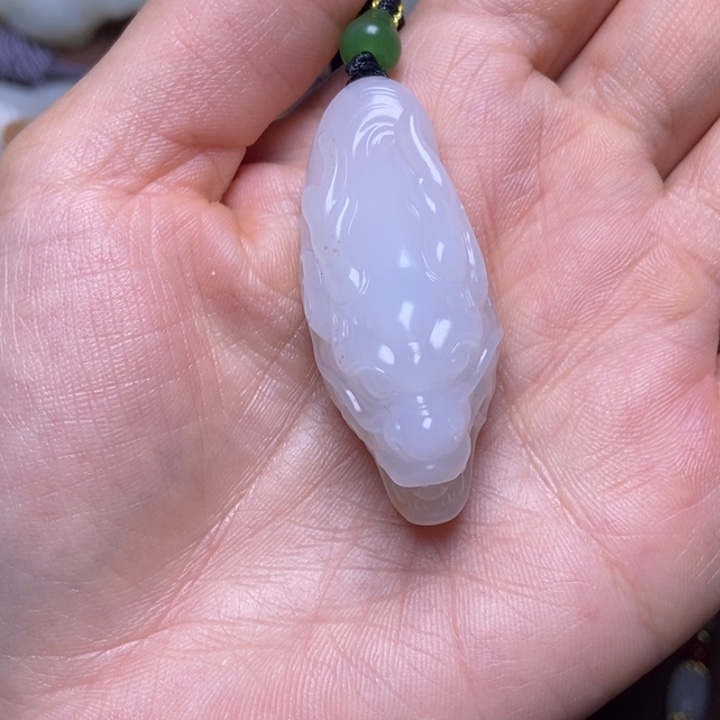 和田玉颈饰未镶嵌亦*然