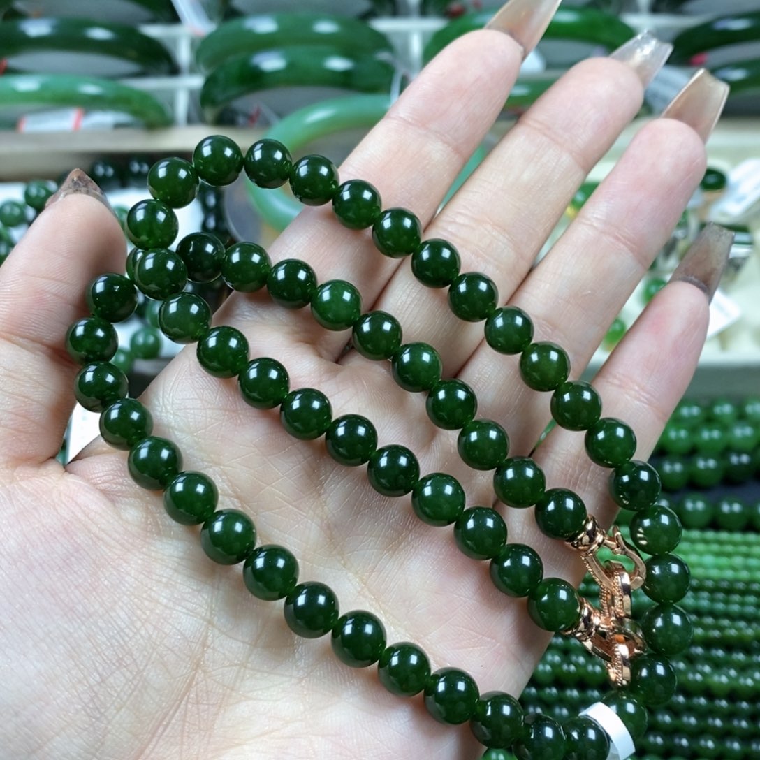 和田玉（碧玉）颈饰未镶嵌8m菠菜绿