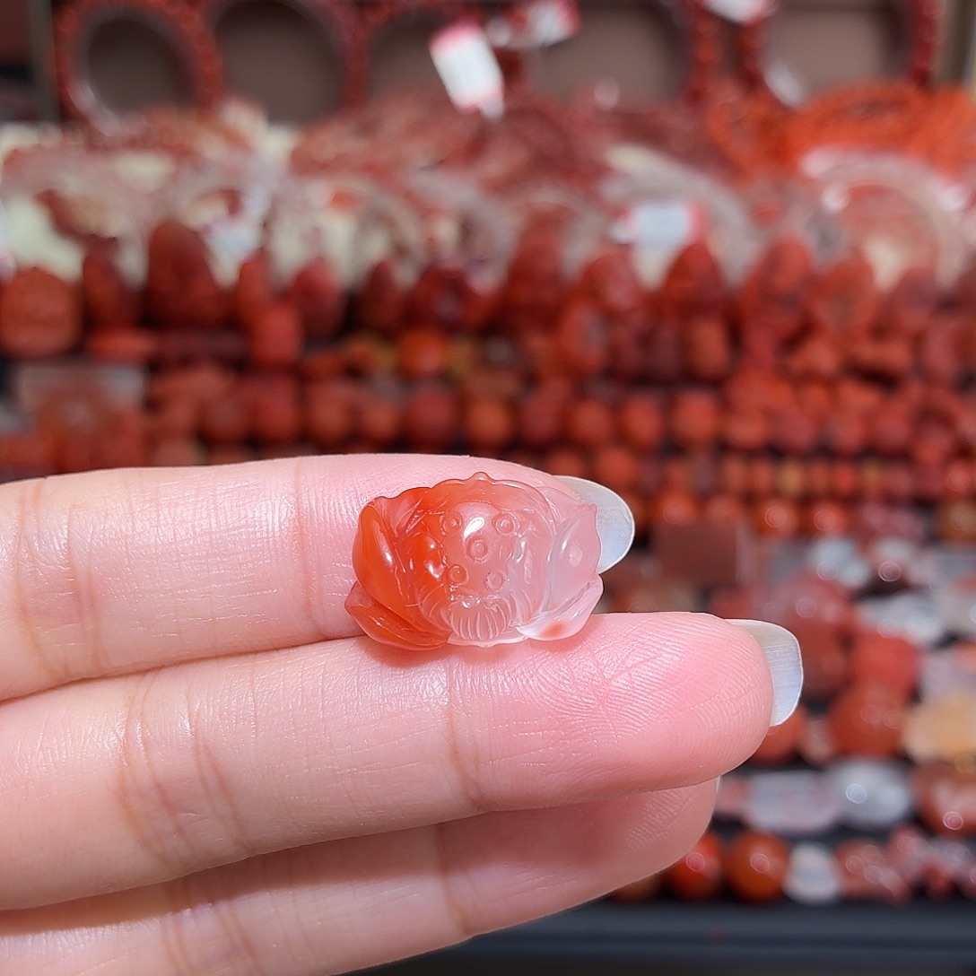 南红玛瑙未镶嵌颈饰莲花