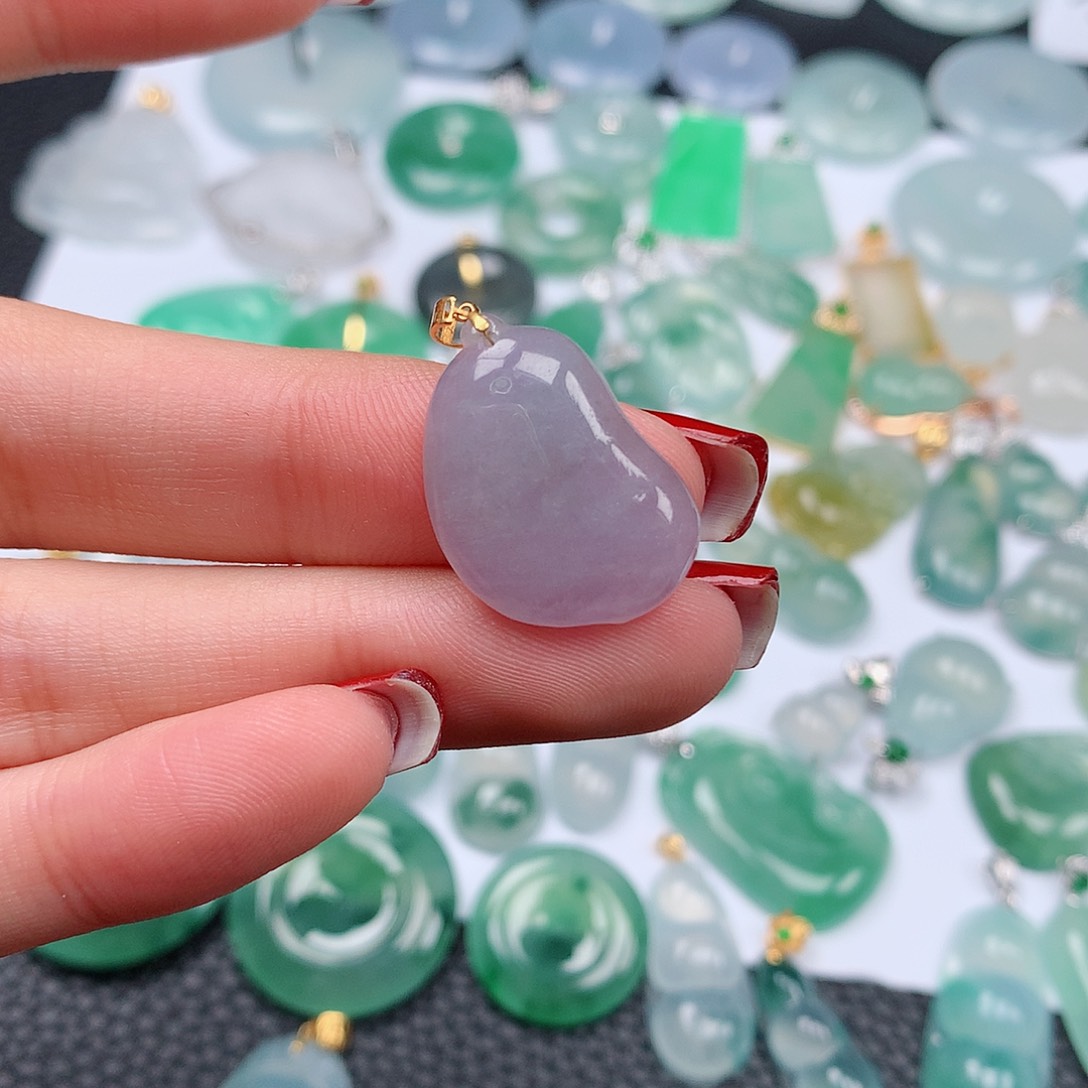 翡翠颈饰18K金镶嵌天然翡翠