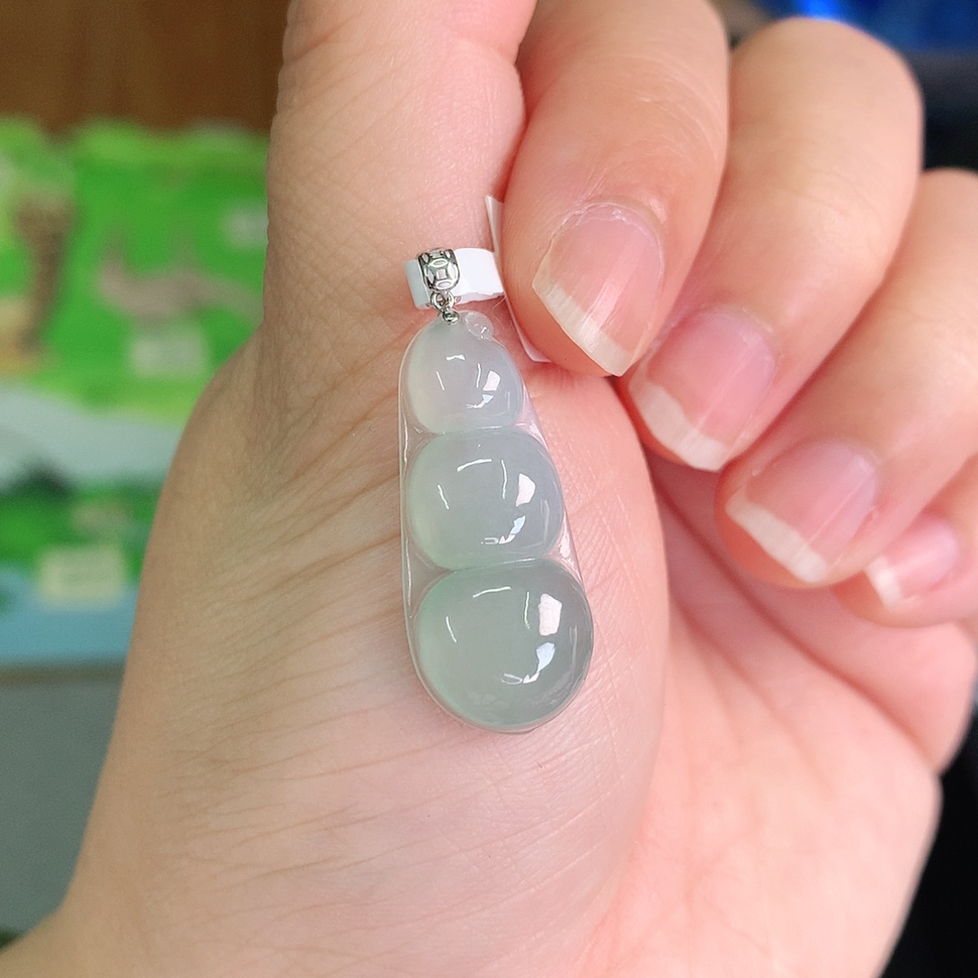 翡翠颈饰18K金镶嵌豆子