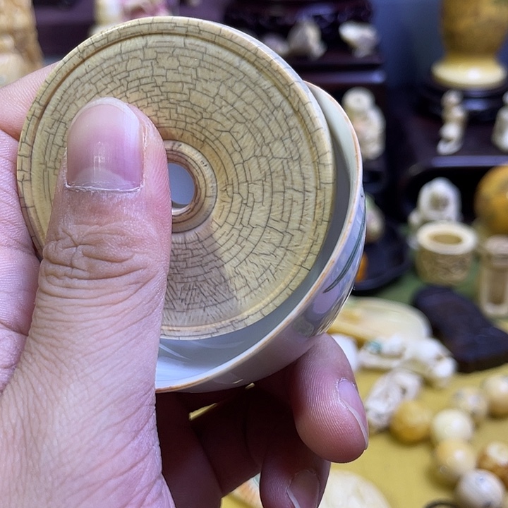 【***李瓷片精致雕刻工艺精湛