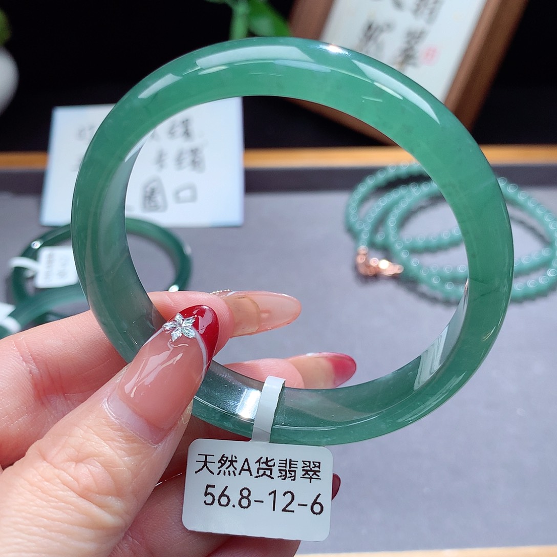 翡翠手镯（圆镯）未镶嵌