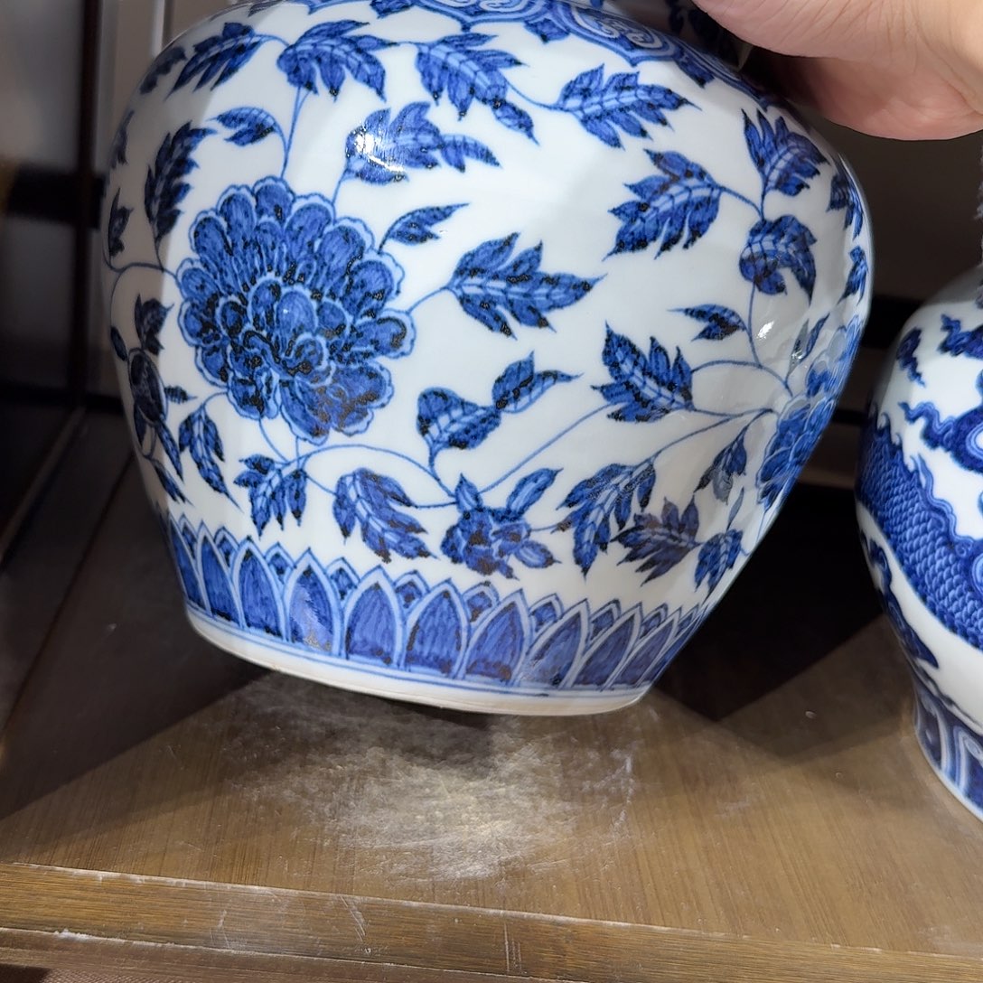 鲸****瓷摆件宇泽堂缠枝牡丹大罐