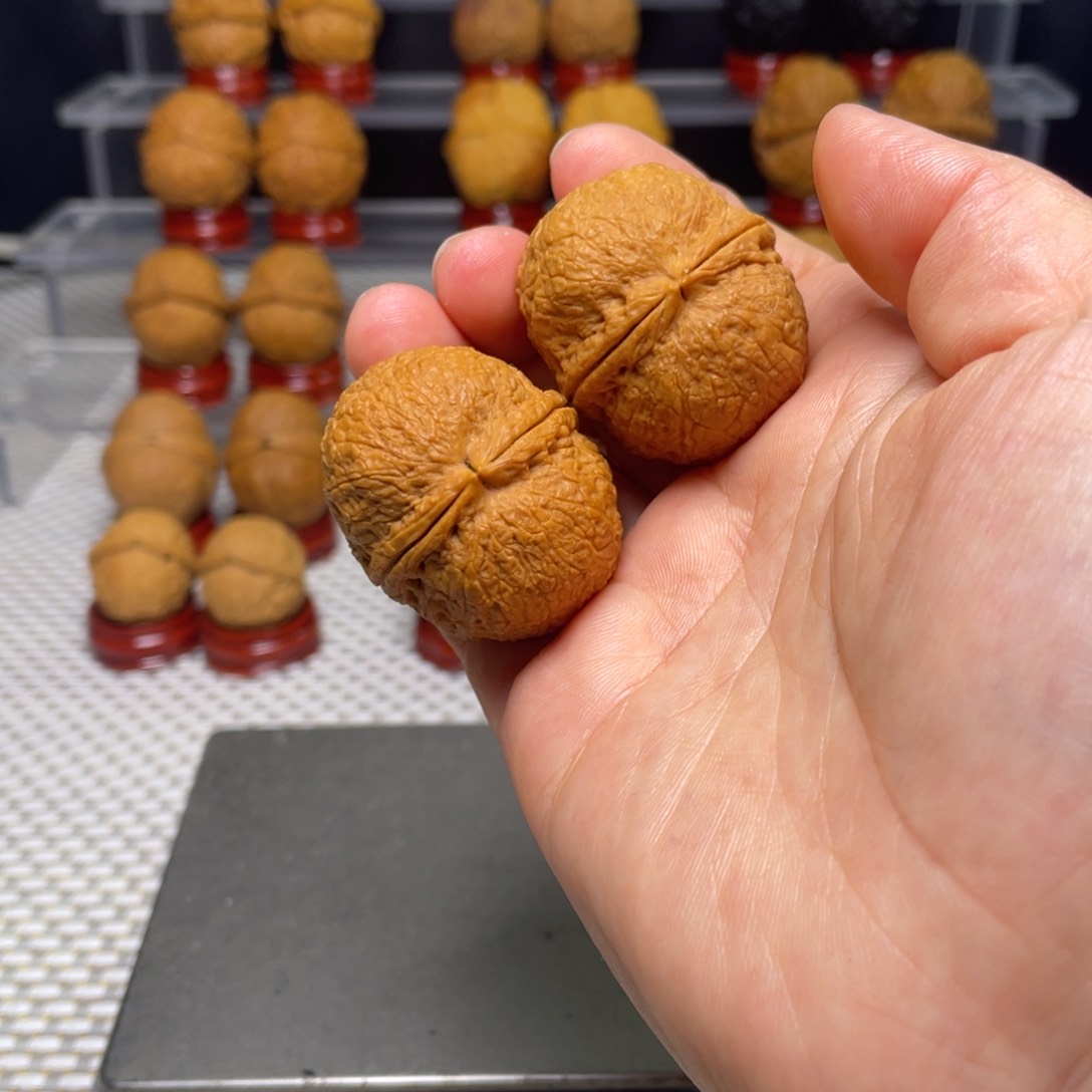 文玩核桃把件15铁绣球