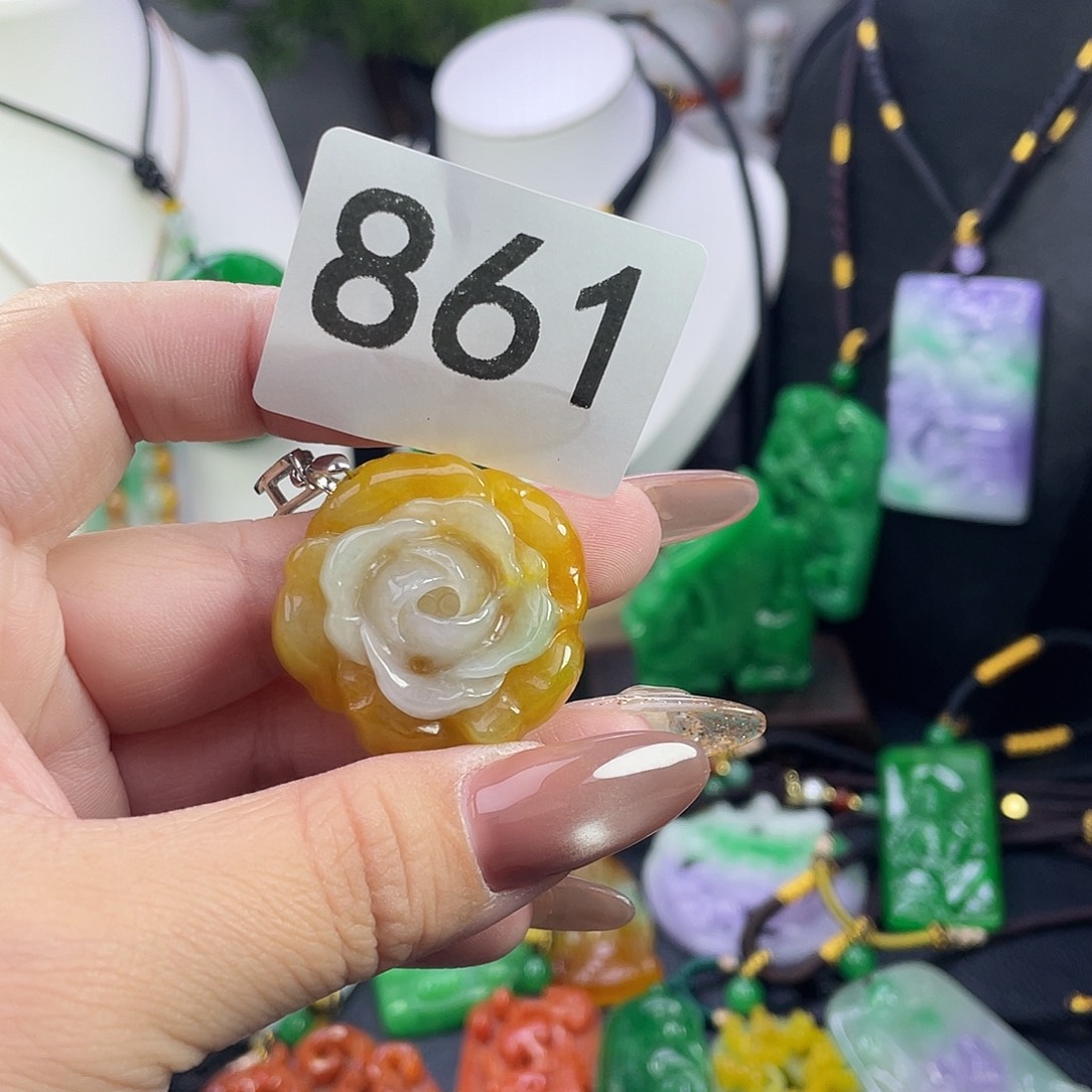 翡翠未镶嵌吊坠(赠链)