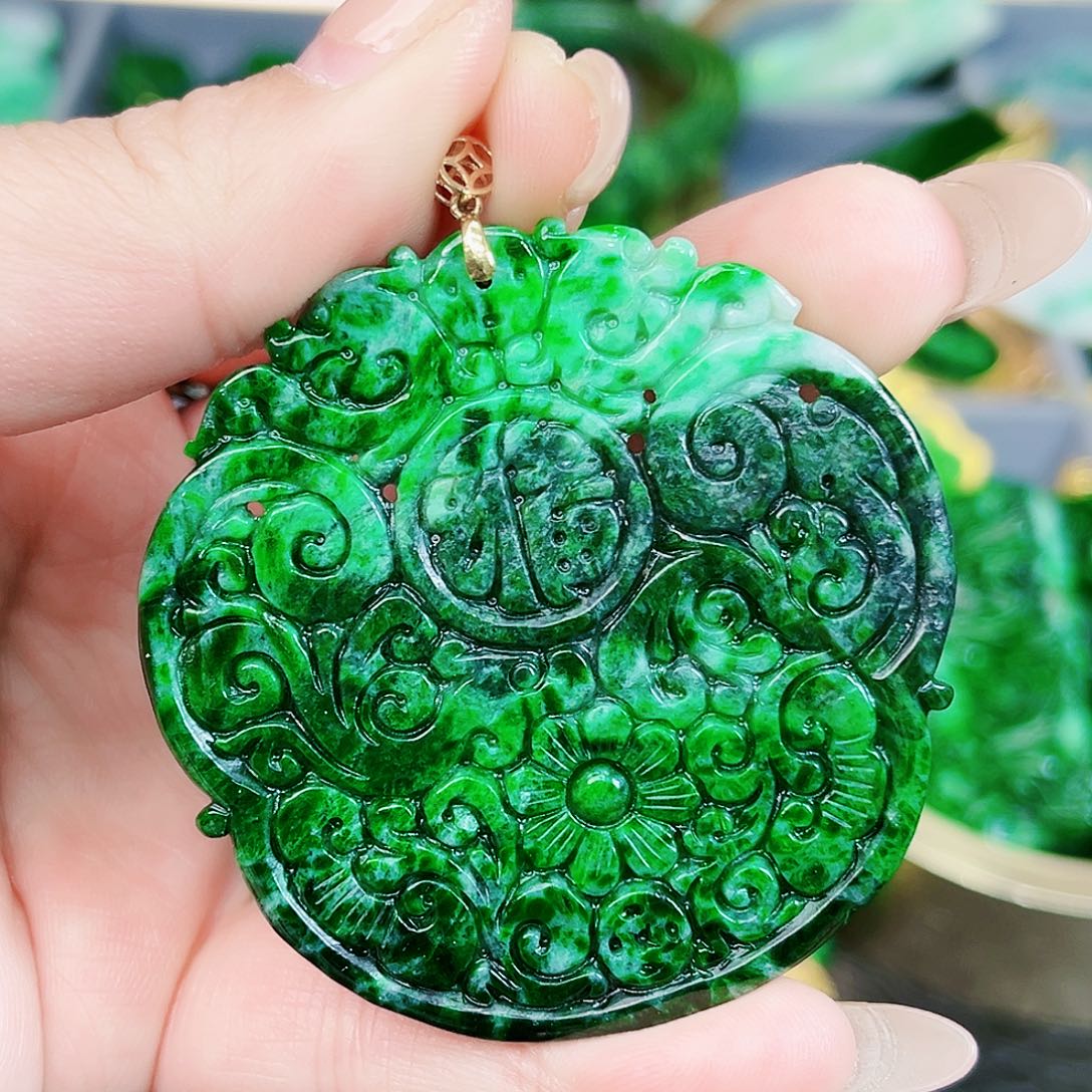 翡翠颈饰18K金镶嵌吊坠