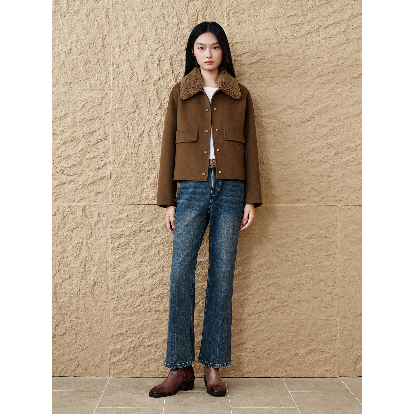 INSUN恩裳2025冬季翻领直筒美丽诺双面呢短款大衣外套9C65510100