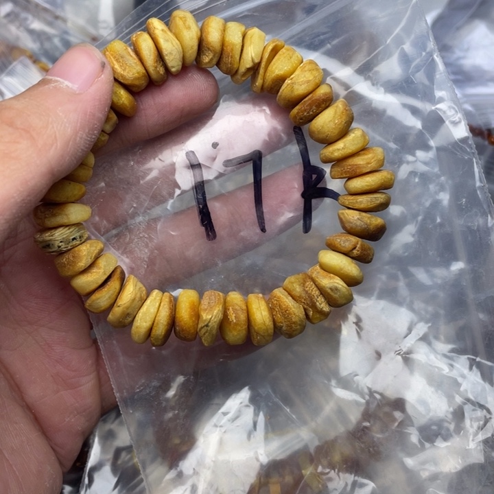 未镶嵌琥珀珠宝奇石