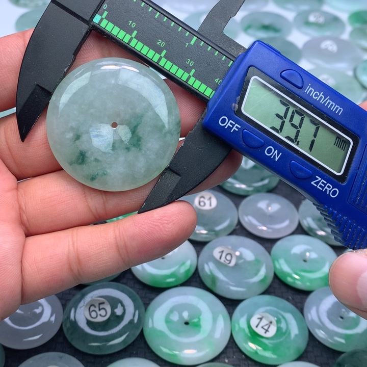 翡翠颈饰未镶嵌缅甸天然A货翡翠