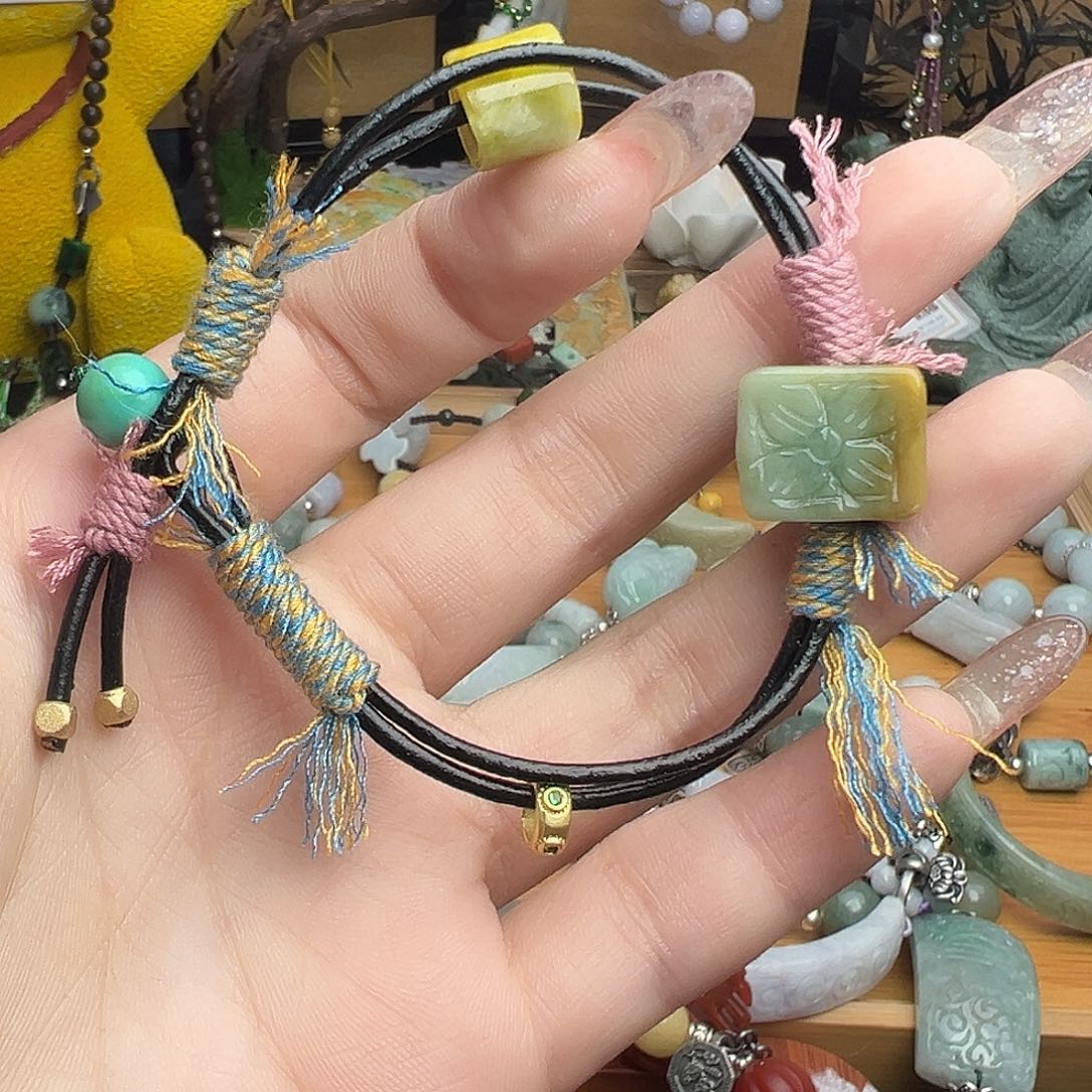 翡翠颈饰未镶嵌吊坠