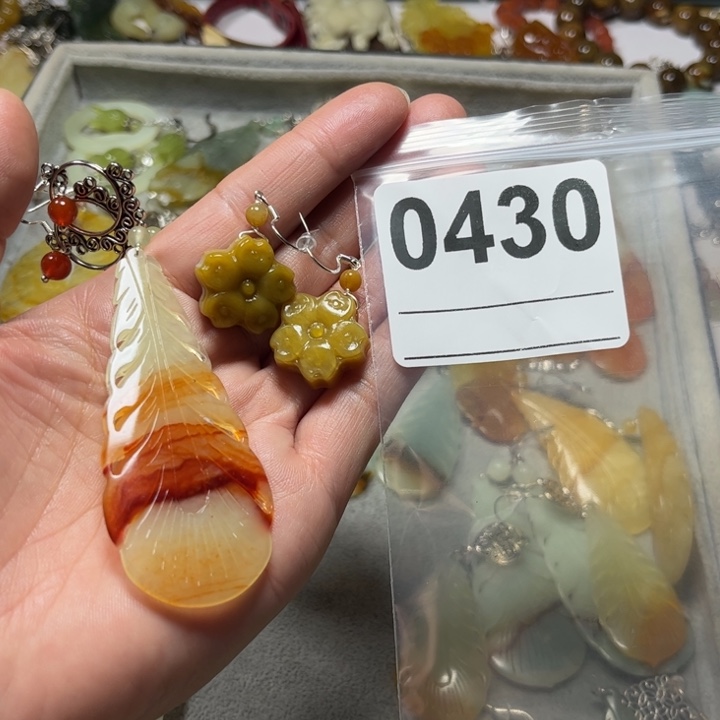 夢***影蛇纹石玉未镶嵌耳饰