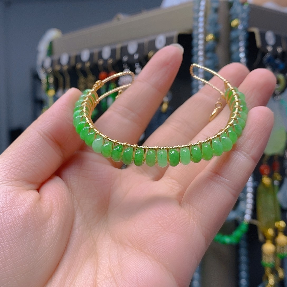 未镶嵌翡翠耳饰翡翠