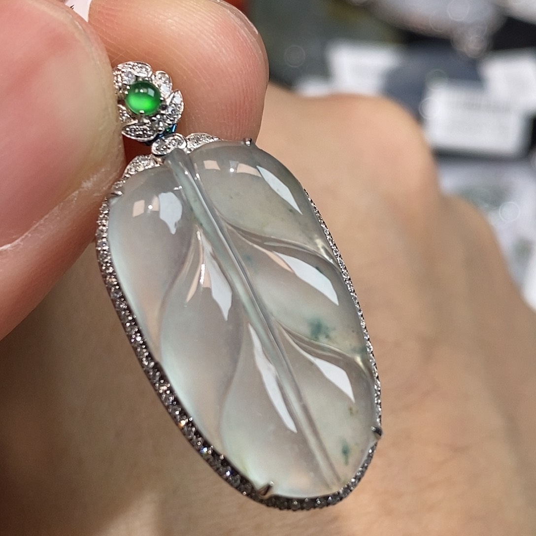 翡翠颈饰18K金镶嵌叶子