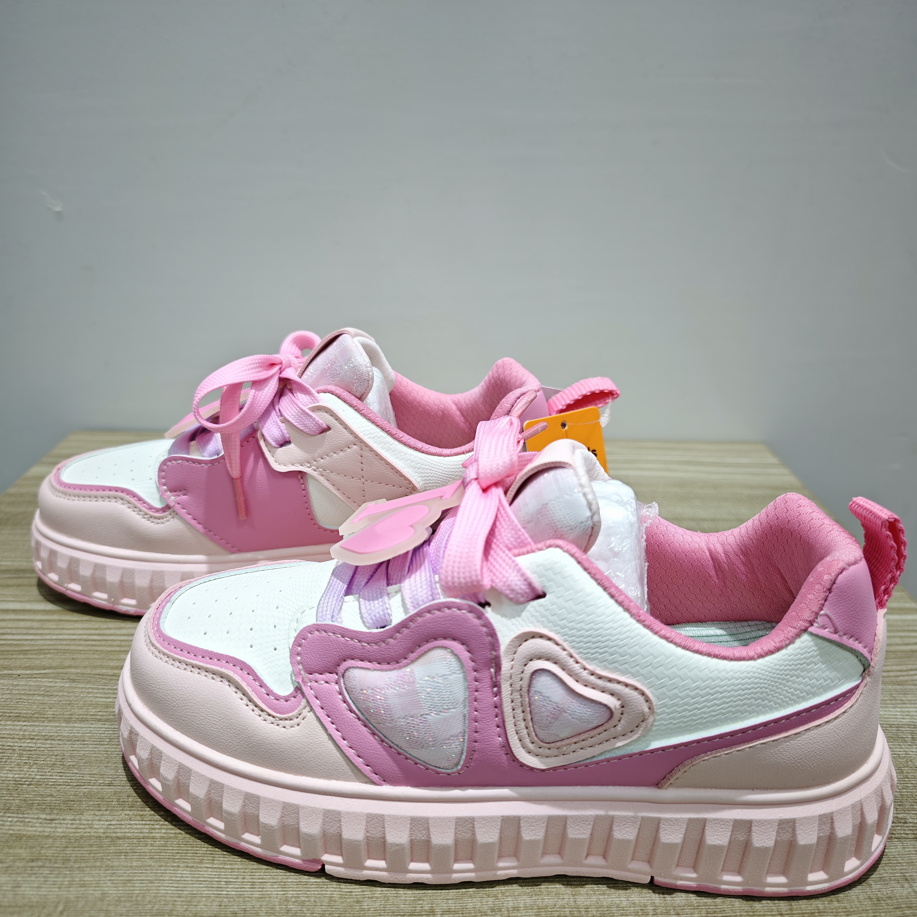 春季新款儿童厚底防水皮面时尚板鞋防滑耐磨轻便舒适透气25079