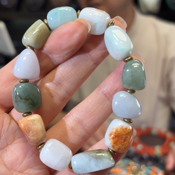 翡翠颈饰未镶嵌翡翠