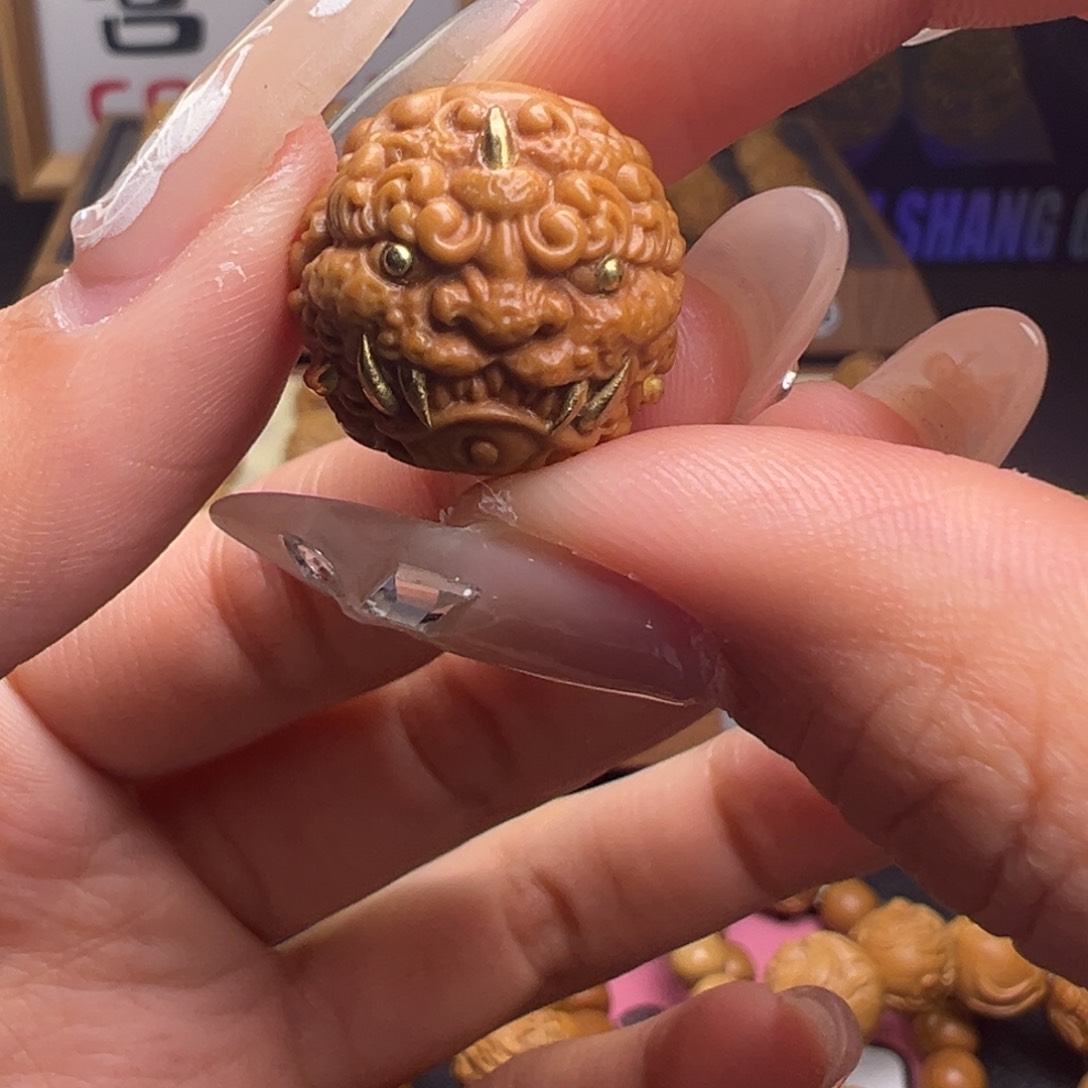 文玩核桃把件镶嵌款唐狮18左右尺寸全品有正常封口线