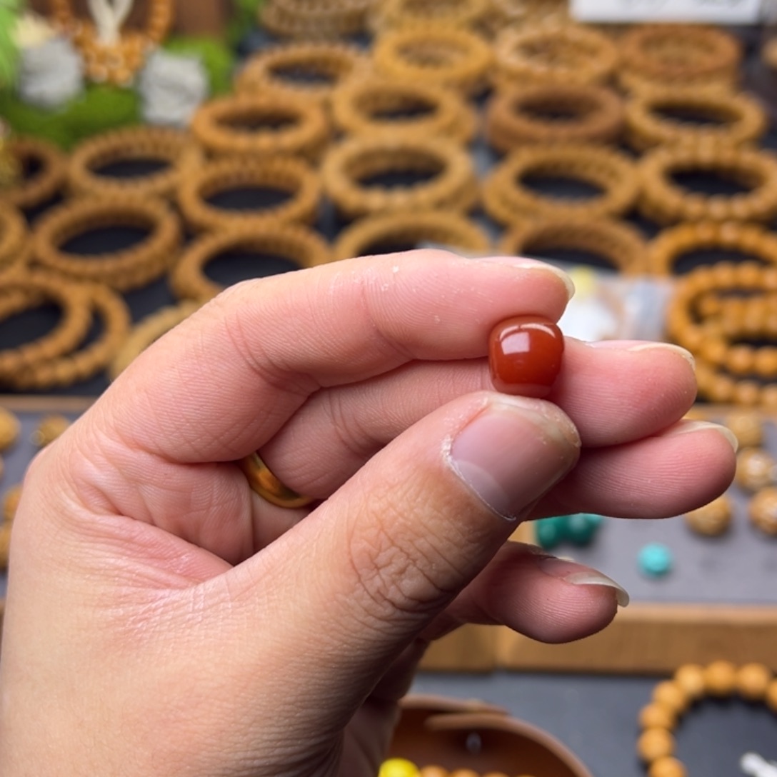 青****吊坠猴头核桃老型红配饰