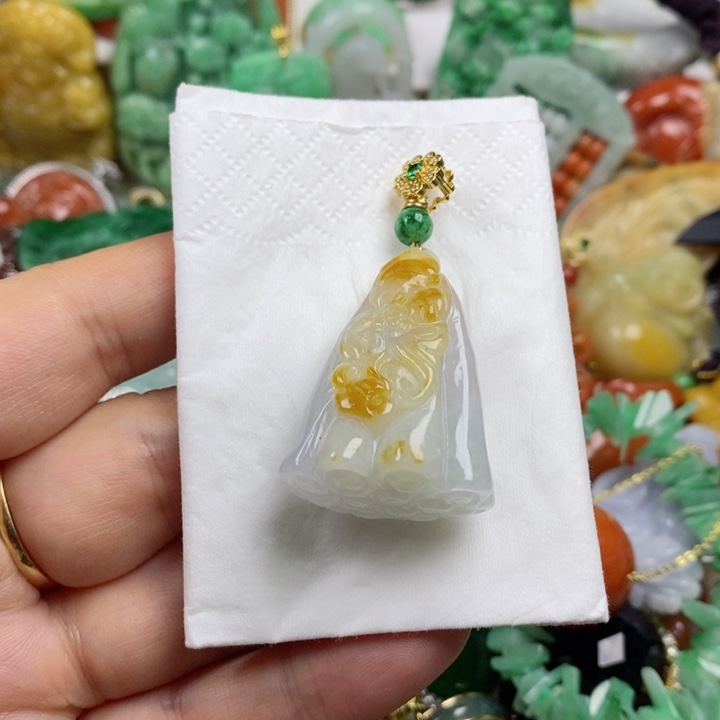 翡翠吊坠(赠链)未镶嵌