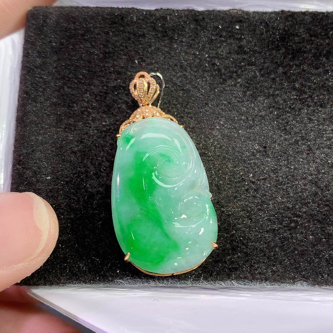 翡翠18K金镶嵌吊坠(赠链)?