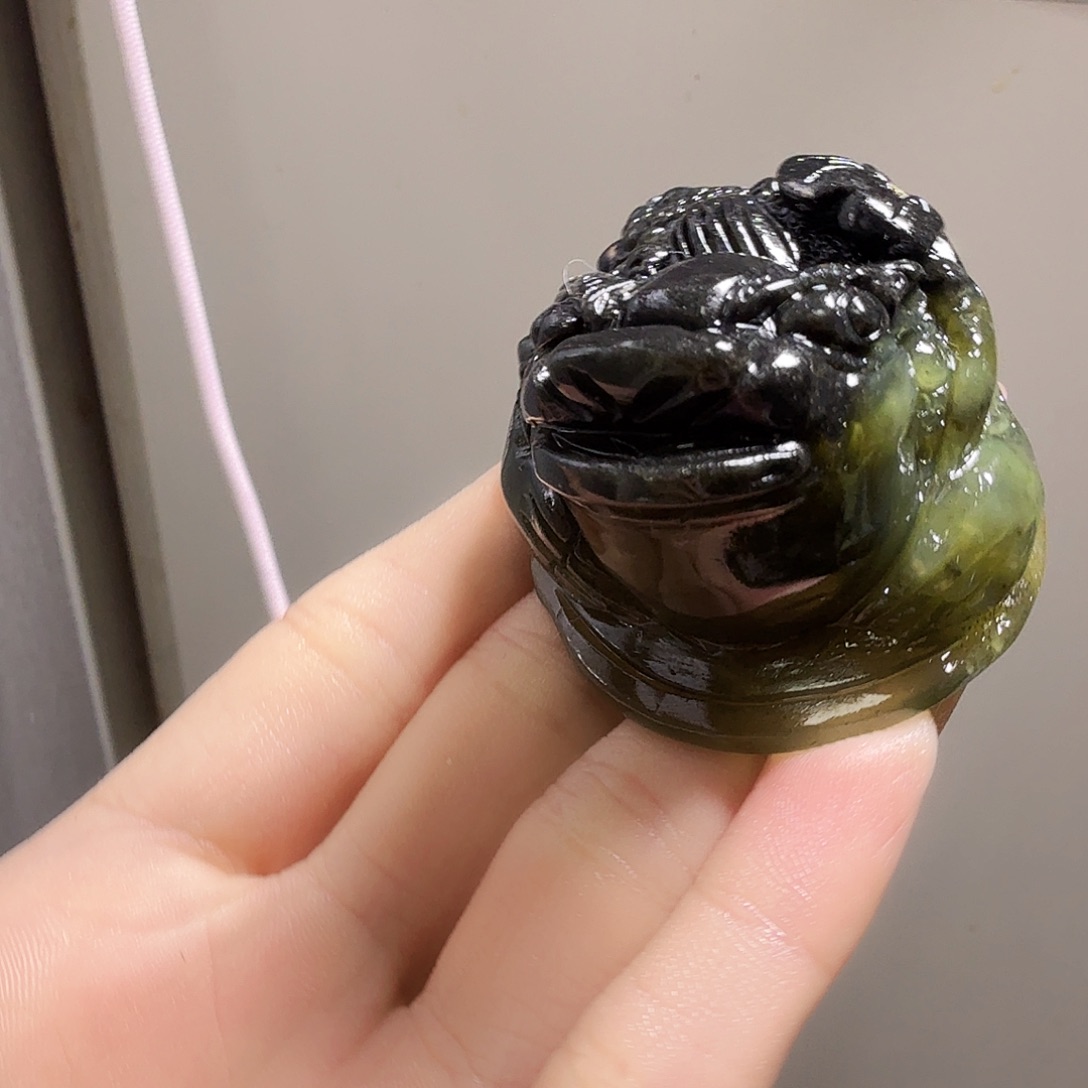 蛇纹石玉三足的金蟾未镶嵌