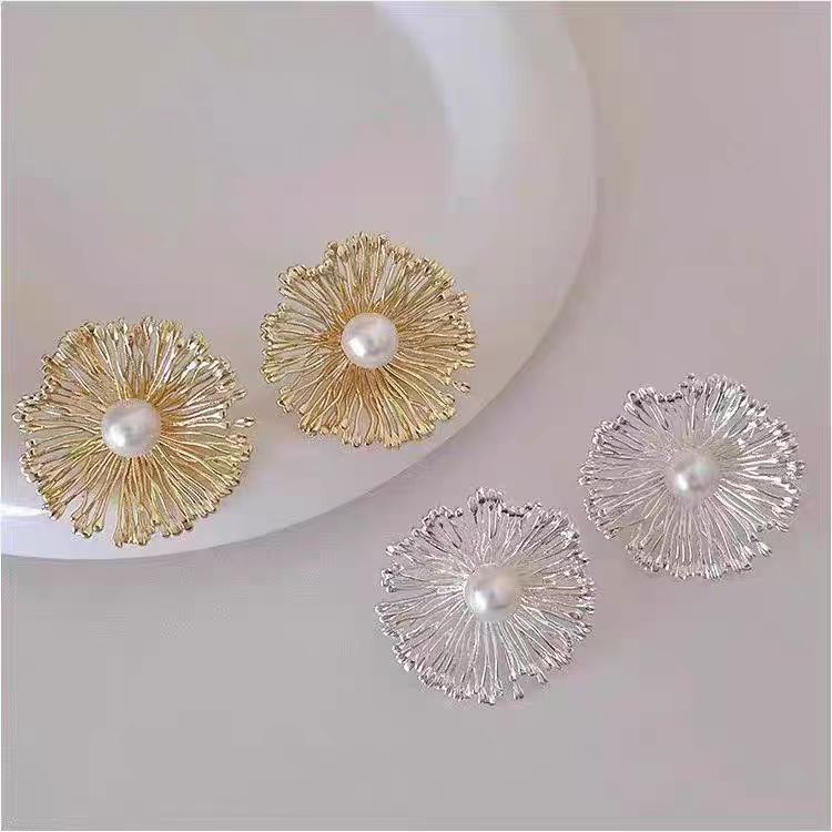 铜合金耳饰 法式蒲公英珠珠花朵耳环时尚小众个性设计感耳钉耳饰