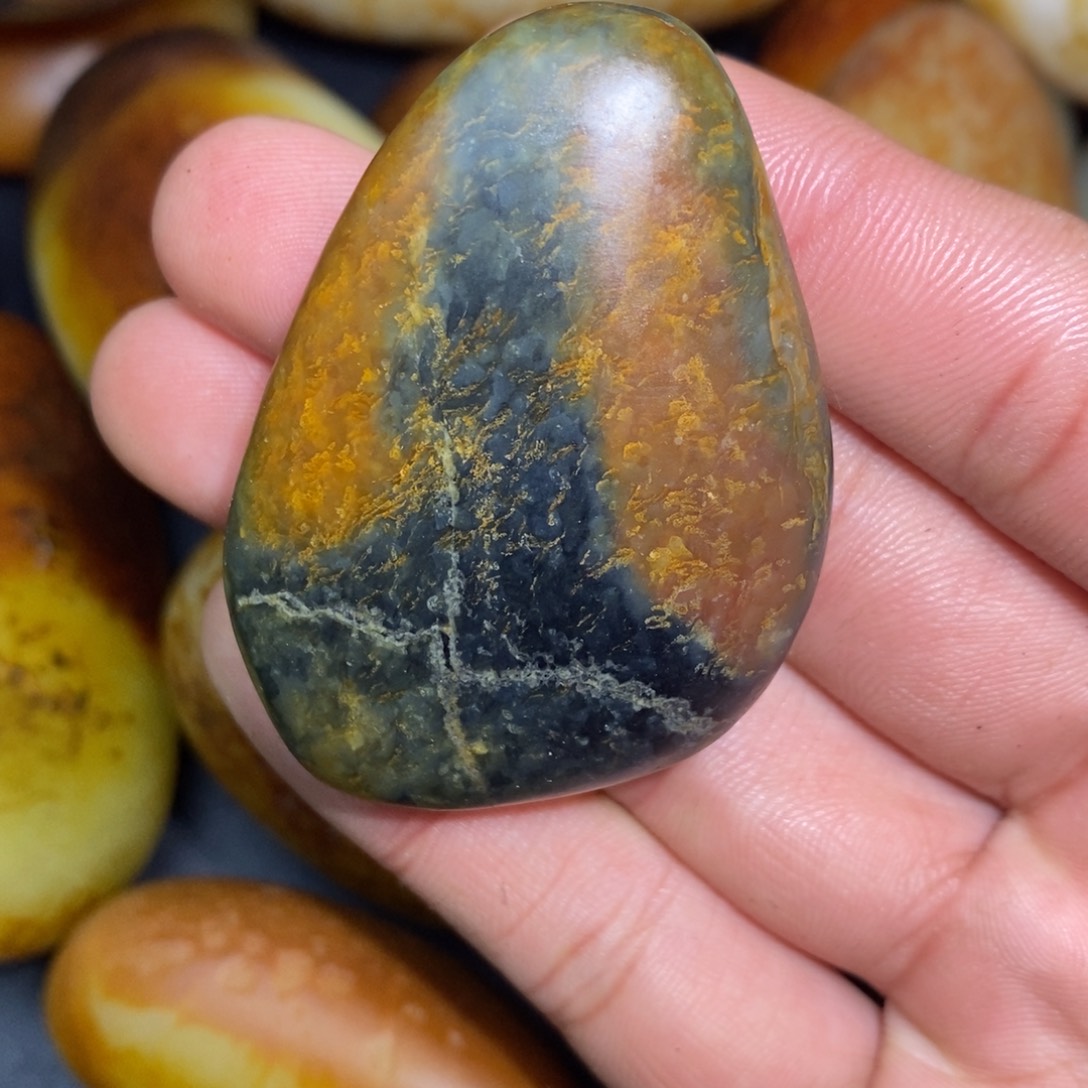 和田玉未镶嵌珠宝奇石