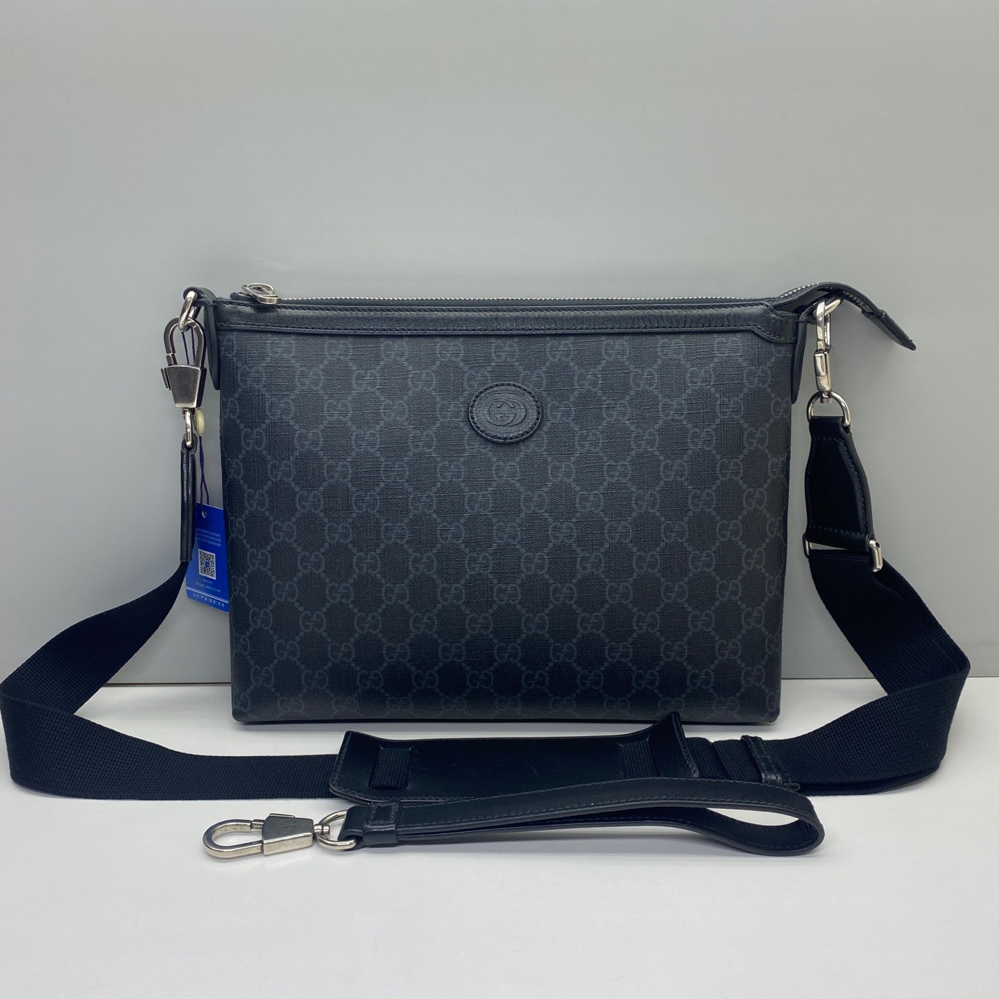 99新 GUCCI/古驰 黑色GG supreme系列0221男士单肩斜挎包 